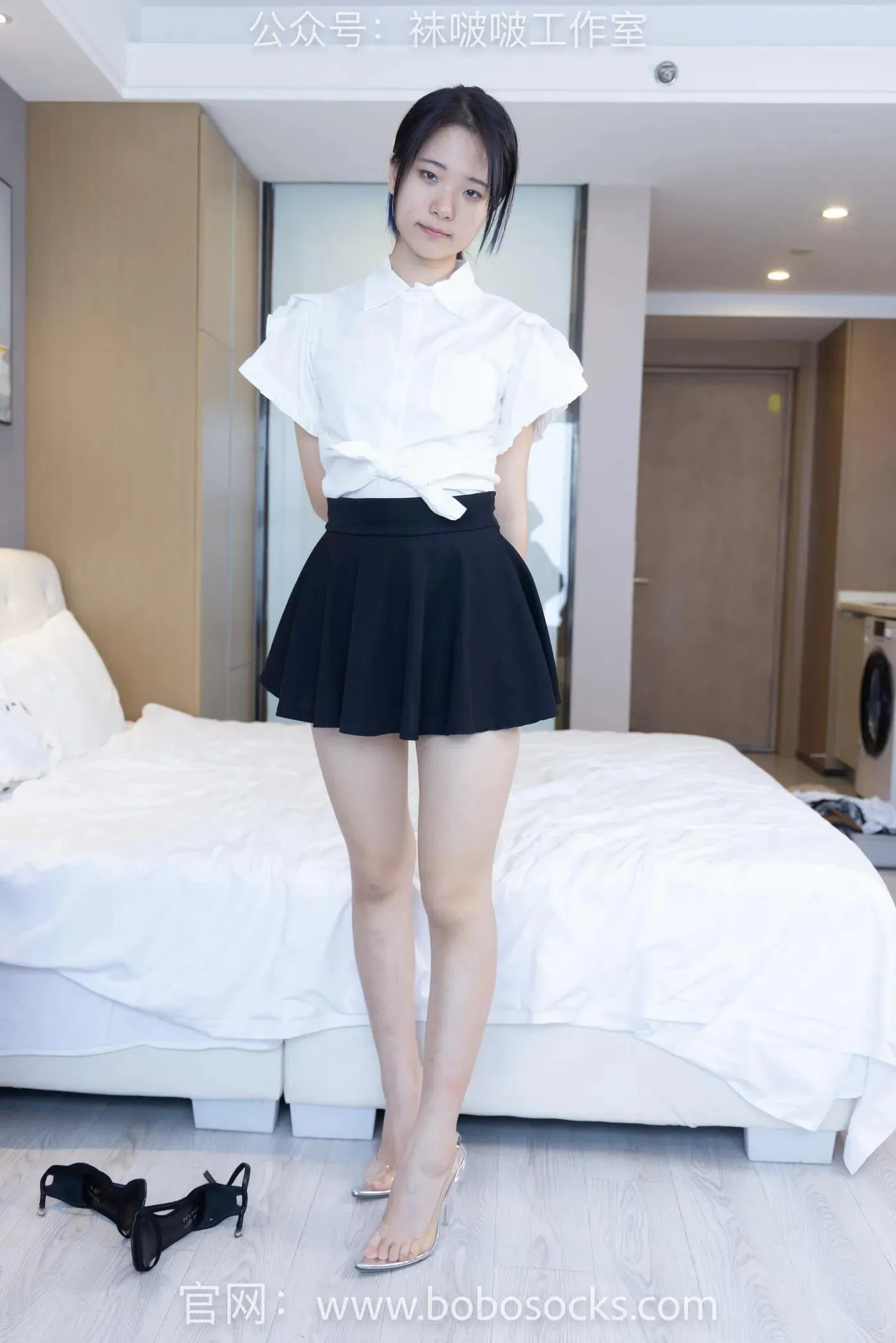 [BoBoSocks袜啵啵]NO.116 小淳-两双高跟鞋、肉丝、裸足 [146P]插图2